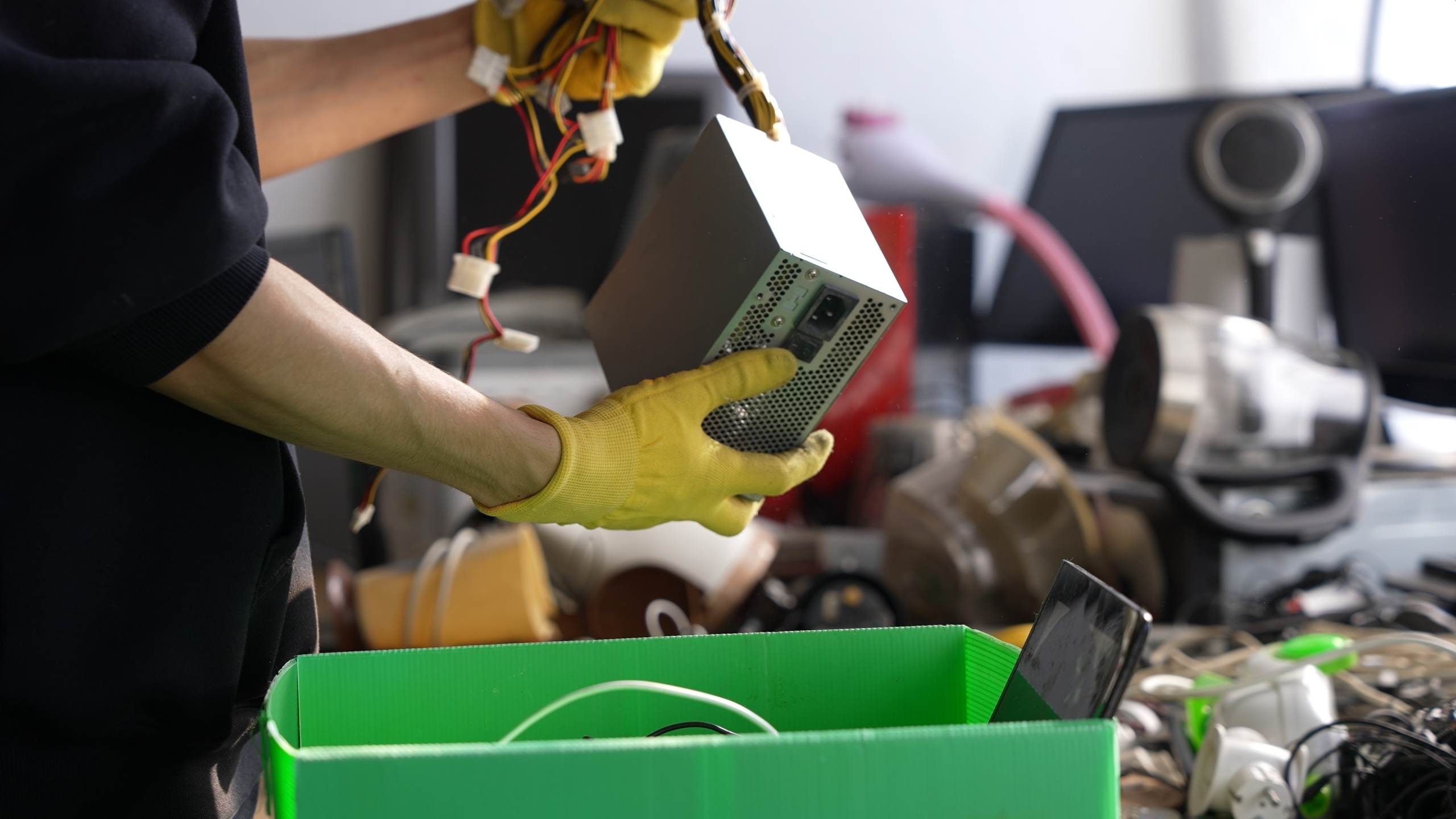 E-waste,In,The,Recycling,Center.,Collection,Sorting,Disassembly,And,Repair