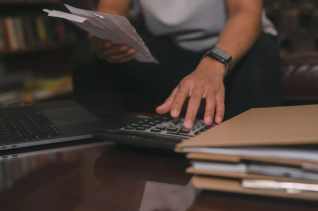 Financial professional calculating the recovery value of retired IT assets